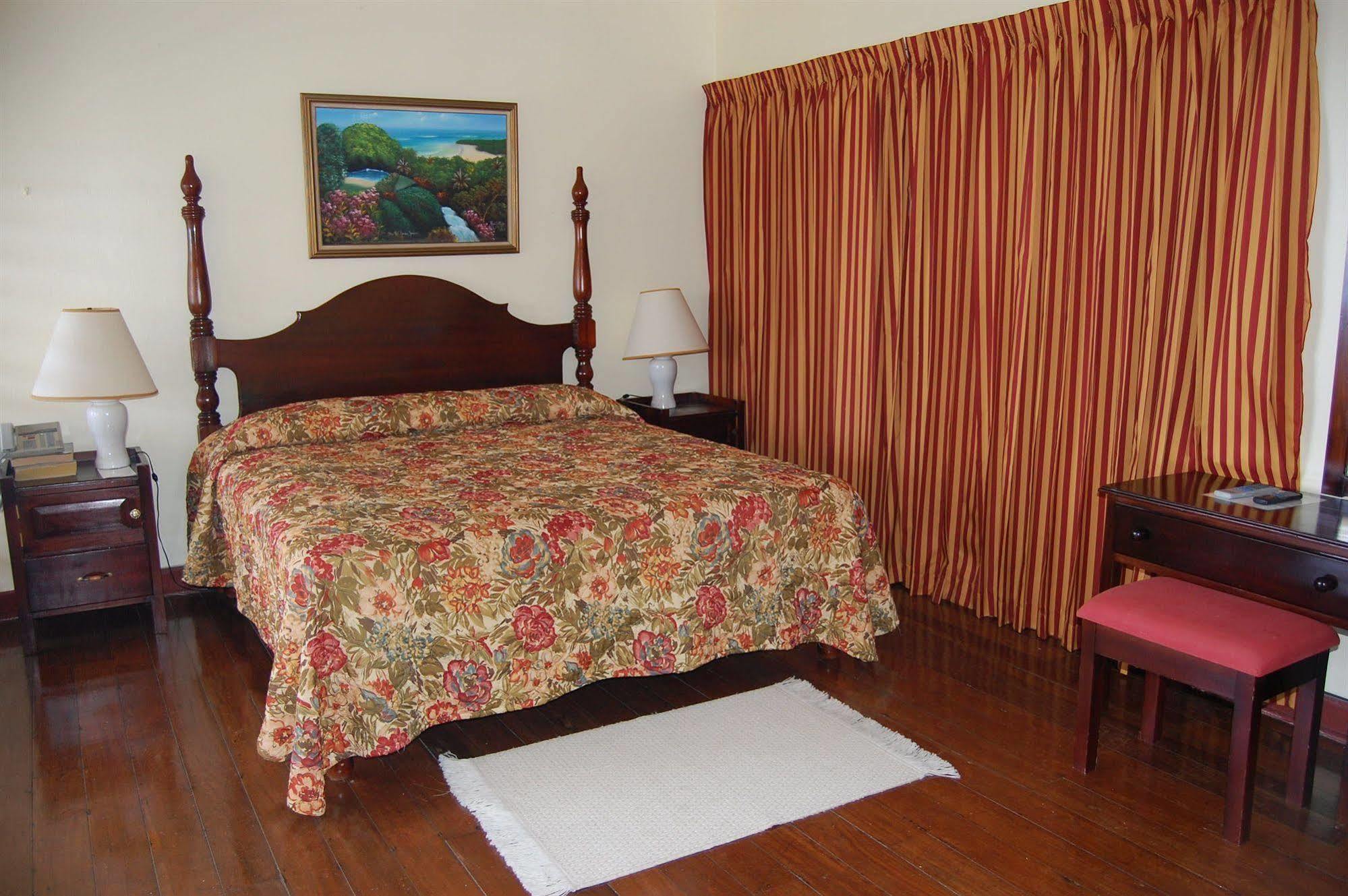 Inn At Shaw Park Gardens & Waterfalls Очо Риос Екстериор снимка