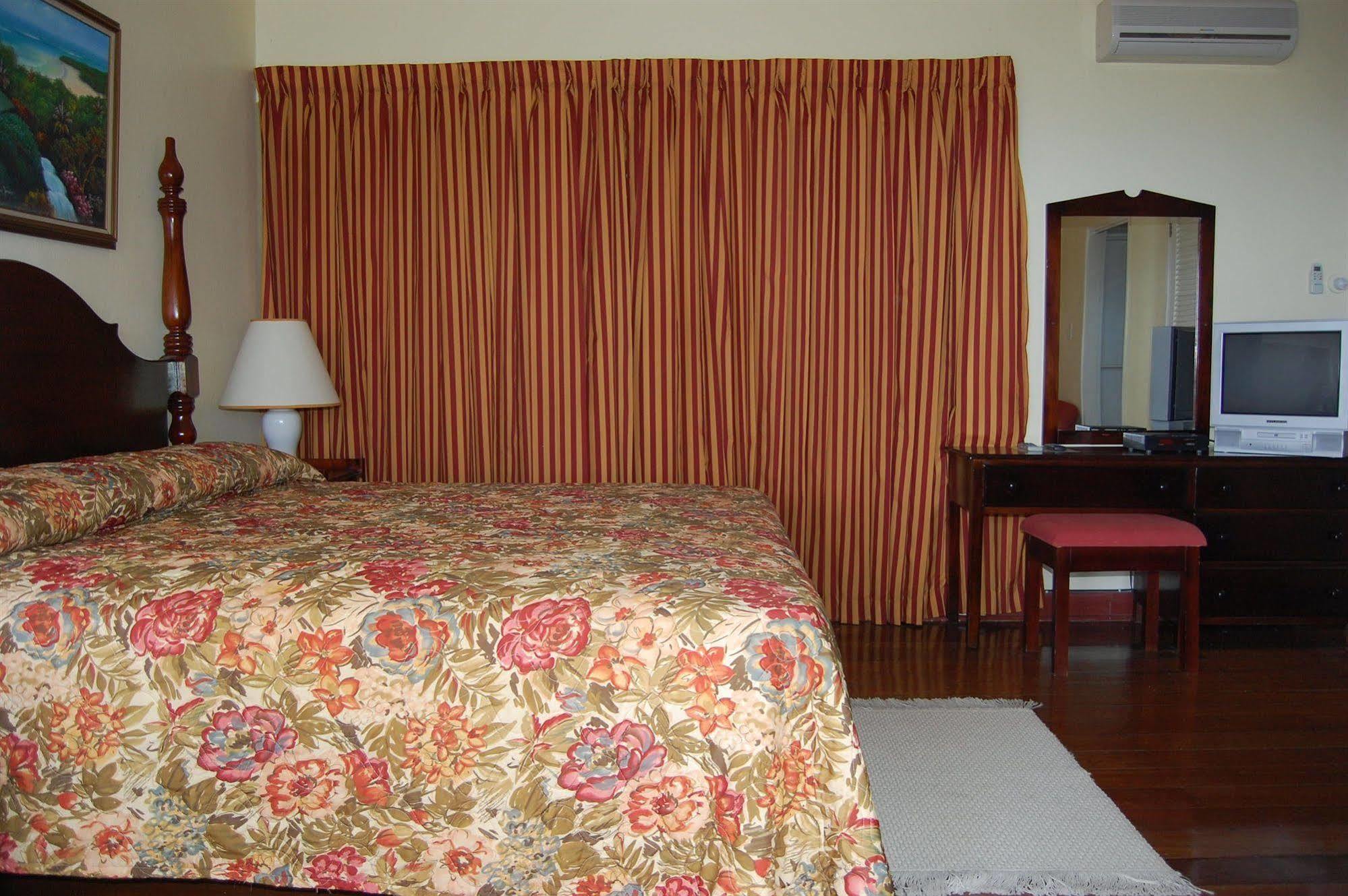 Inn At Shaw Park Gardens & Waterfalls Очо Риос Екстериор снимка